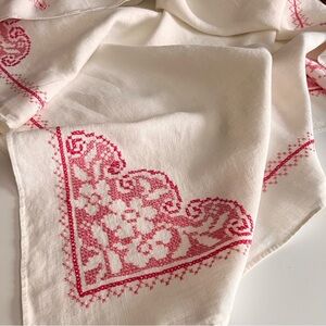 32”x32” Vintage Linen Embroidered Tablecloth.